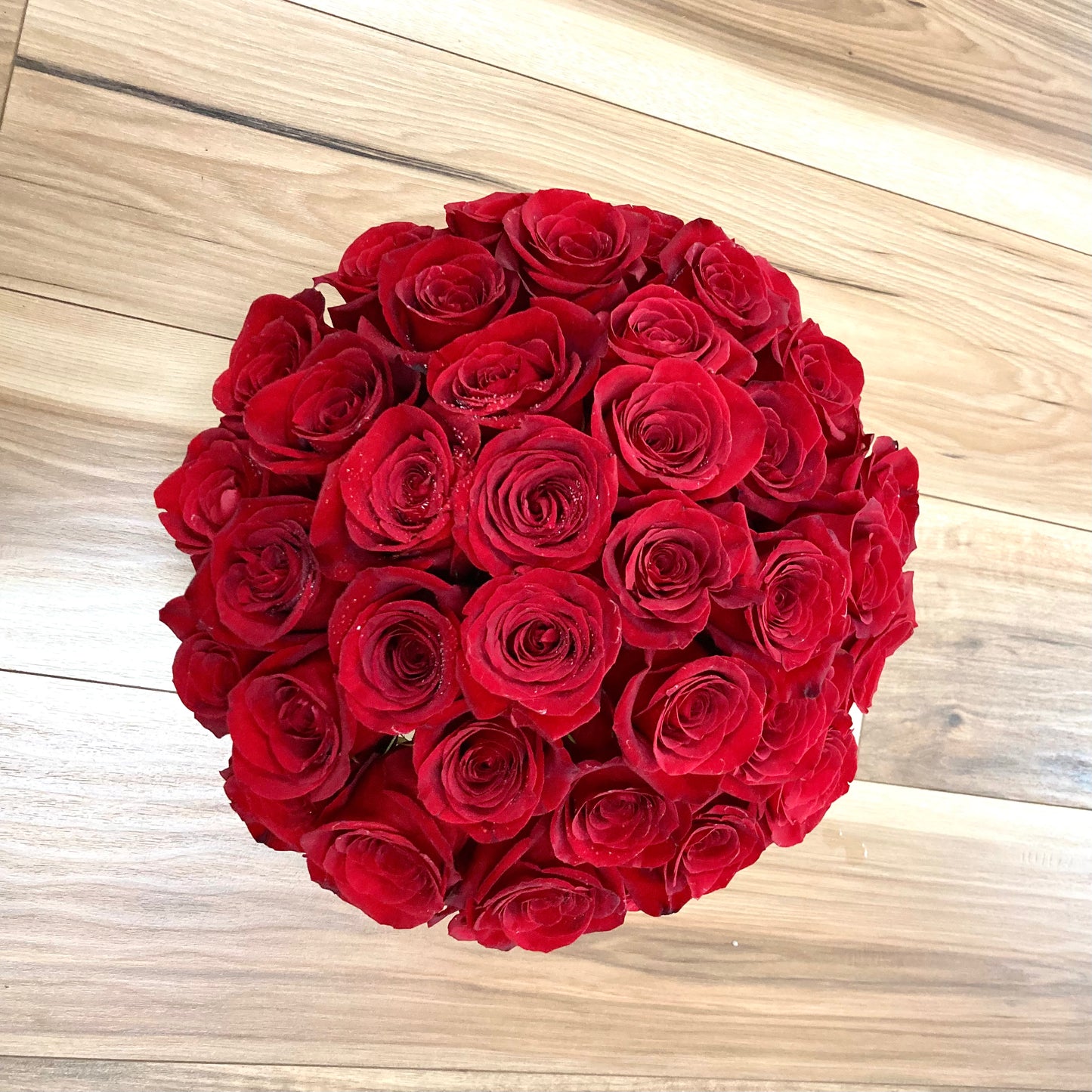 Blooming Roses - Premium Rose in Ceramic Vase