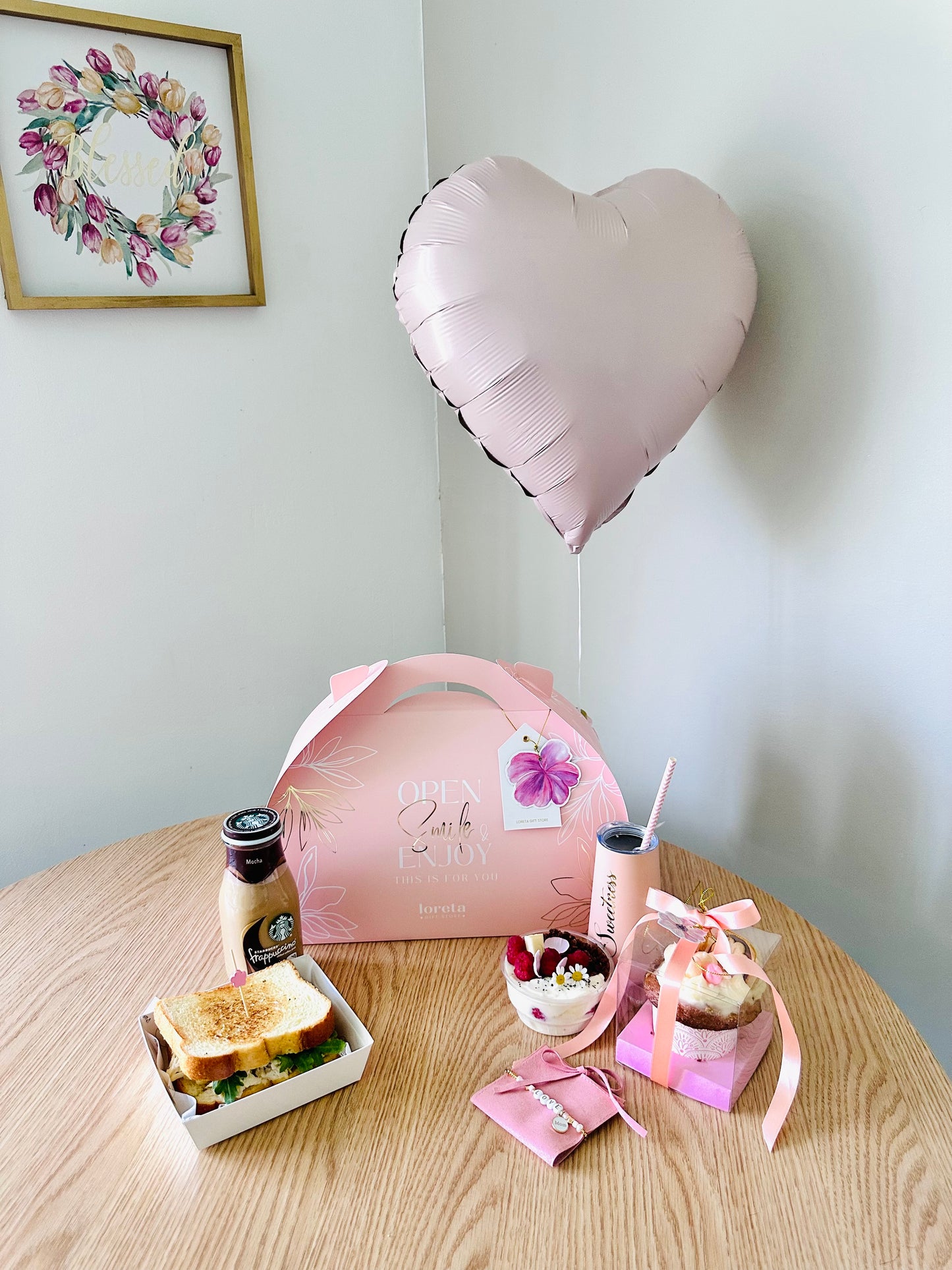 Surprise Breakfast – Box Edition for Mom